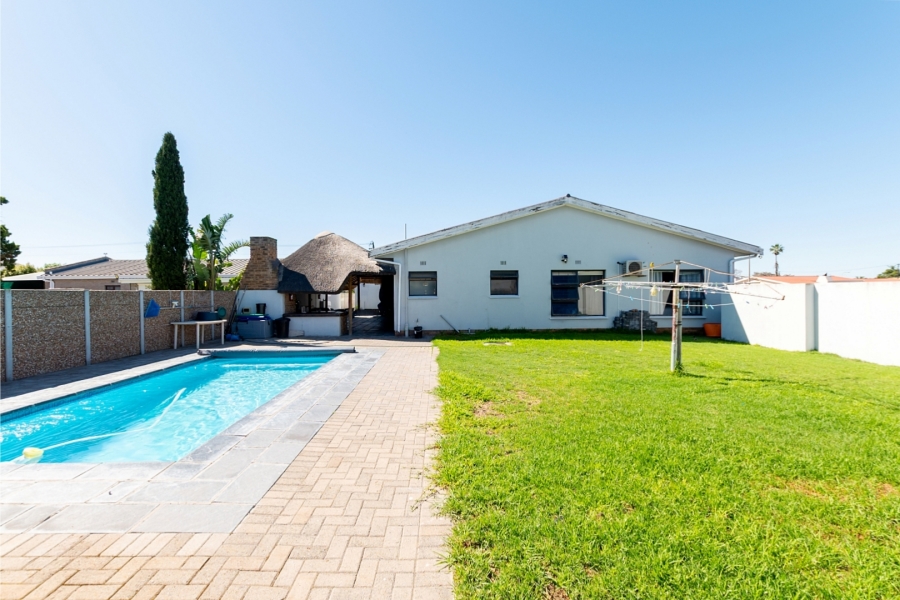 4 Bedroom Property for Sale in Laaiplek Western Cape